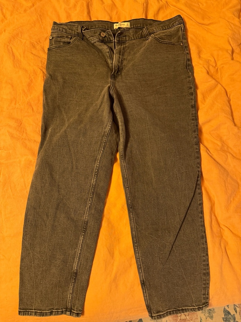 Abercrombie & Fitch The Mom High Rise Jeans in Black